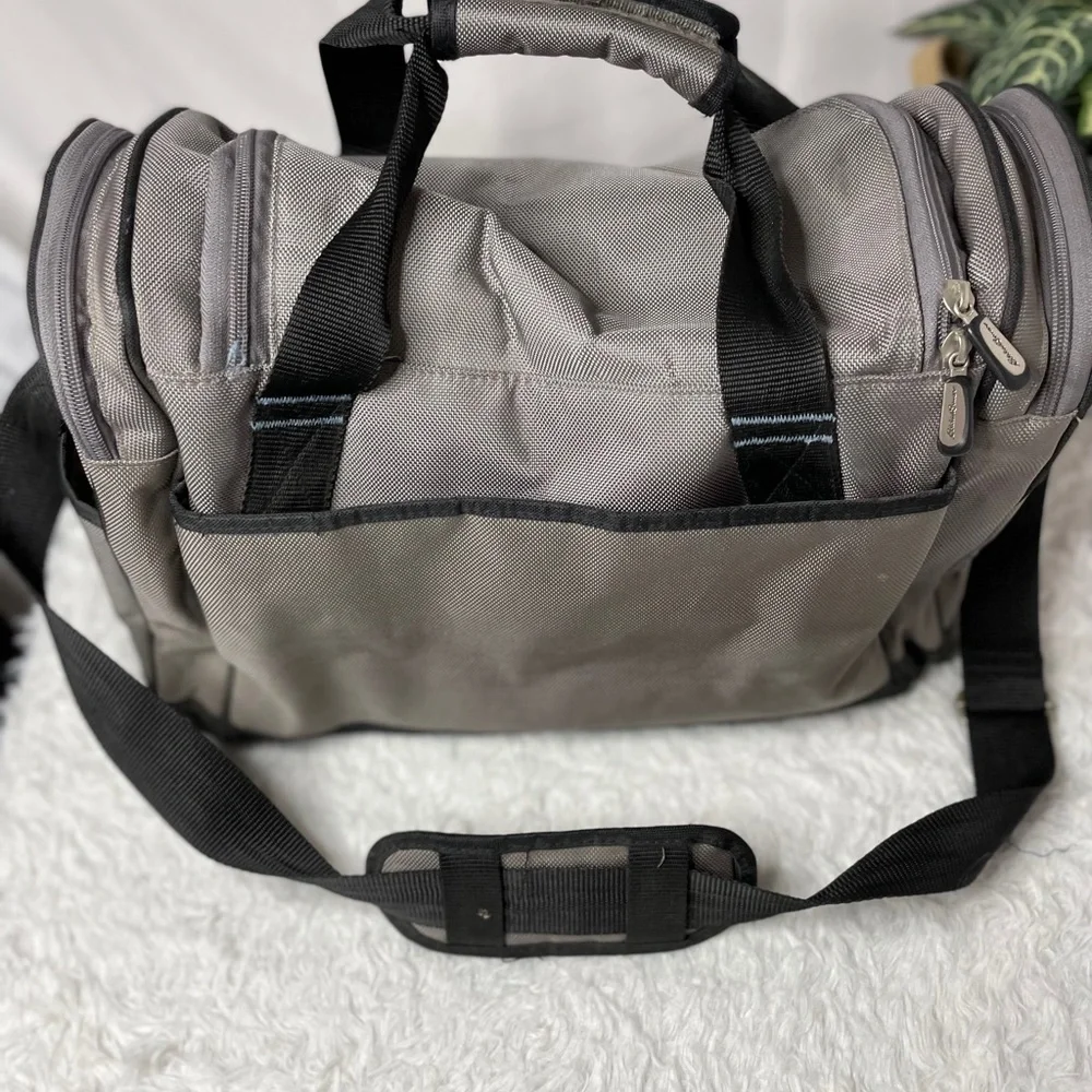 Eddie Bauer diaper bag with many pockets. Duffel.